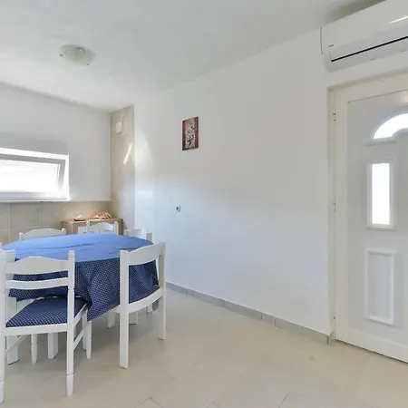 With Parking Space - 19562 Appartement Vir